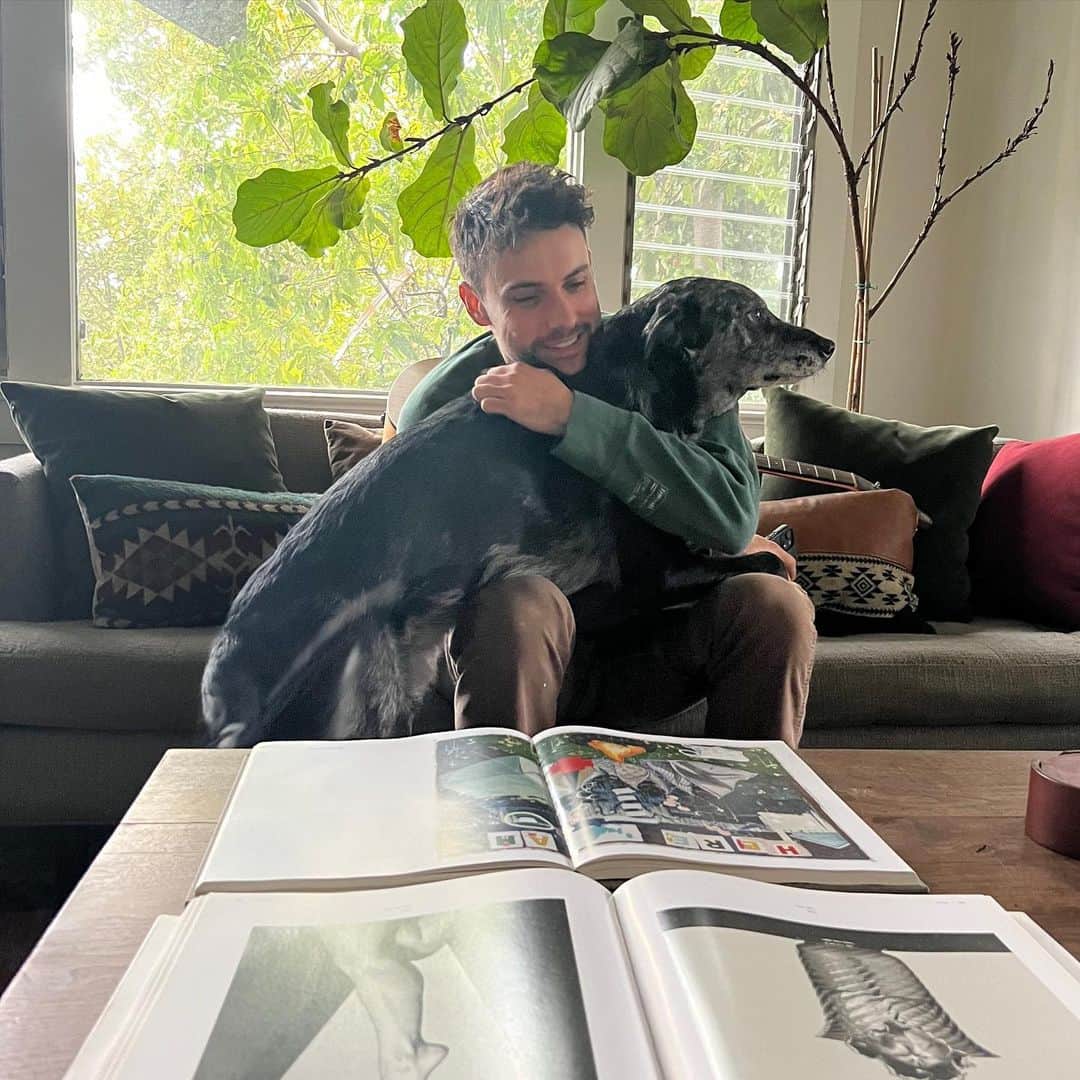ジャック・ファライーのインスタグラム：「Hes upset about the rain again.」