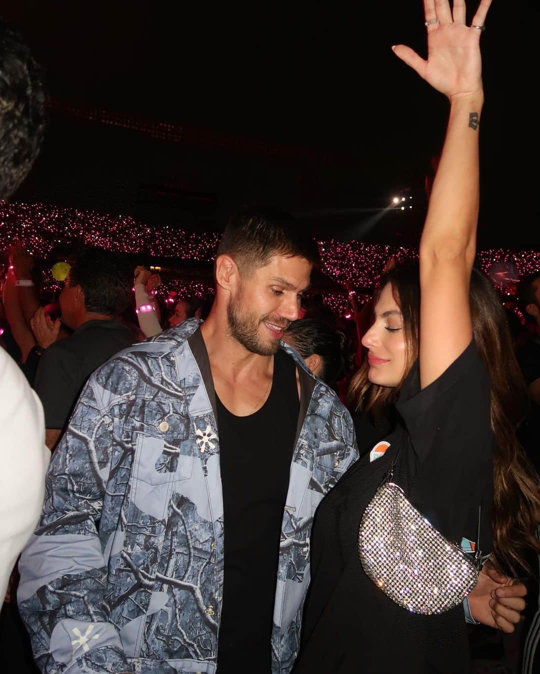 Jonas Sulzbachのインスタグラム：「I want something just like this ✨ esse carrossel conta como foi nossa noite, inesquecível!」