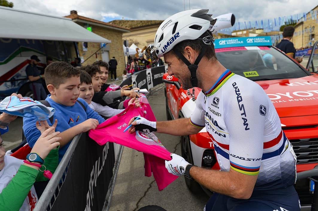 マーク・カヴェンディッシュのインスタグラム：「Daily calm before the storm 😊  📸 @sprintcycling」