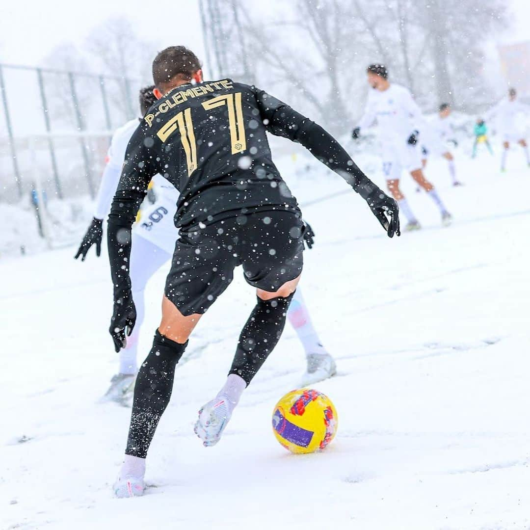 ジェレミー・ポルサン＝クレメンテさんのインスタグラム写真 - (ジェレミー・ポルサン＝クレメンテInstagram)「First game, with a pretty nice weather❄️❄️」3月12日 4時13分 - jeremii_porsan