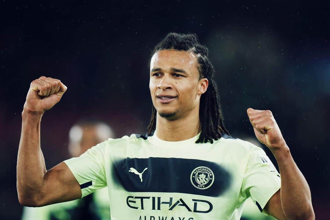 ナタン・アケのインスタグラム：「3 Points ☑️ clean sheet ☑️ happy weekend Citizens」