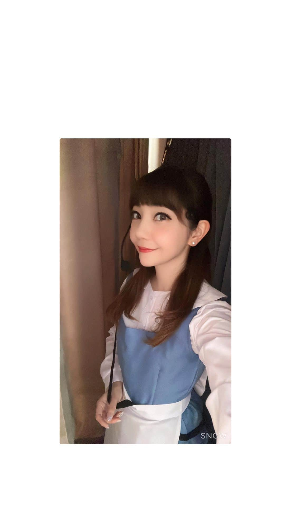 鴻上久美子のインスタグラム：「1月26日、小学校の体育館にて、学童の子供たちに踊って来ました😊  声を掛けてくれたのは同級生 @syuripiko ちゃん😊 学童の主任をされています✨  「お誕生日会でぜひ踊って欲しい」その声に応えました😊  ダンスは色んなディズニー曲✨  私はベルになってMCを主にやりました😊  子供たちや先生方が喜んで下さり嬉しかったです💖ありがとう💖  プロご経験のメンバー、夢見る若者たち、一緒に踊って下さりありがとう✨  ♪It's your song @kobamika1012 ちゃん、振付もありがとう💖  #時差投稿 ごめんなさい🙏💦」