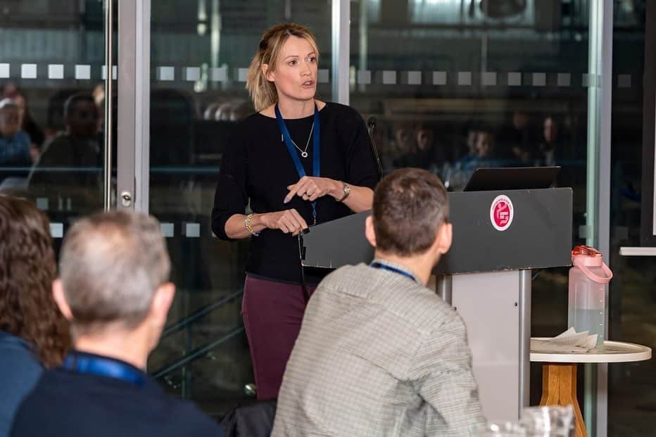 エイリー・チャイルドのインスタグラム：「I had a brilliant time speaking at the @athleticstrustscotland young people’s forum today. Lots of young people working hard for our sport ⭐️ #NextGeneration #ATSYPF   📸 Bobby Gavin」