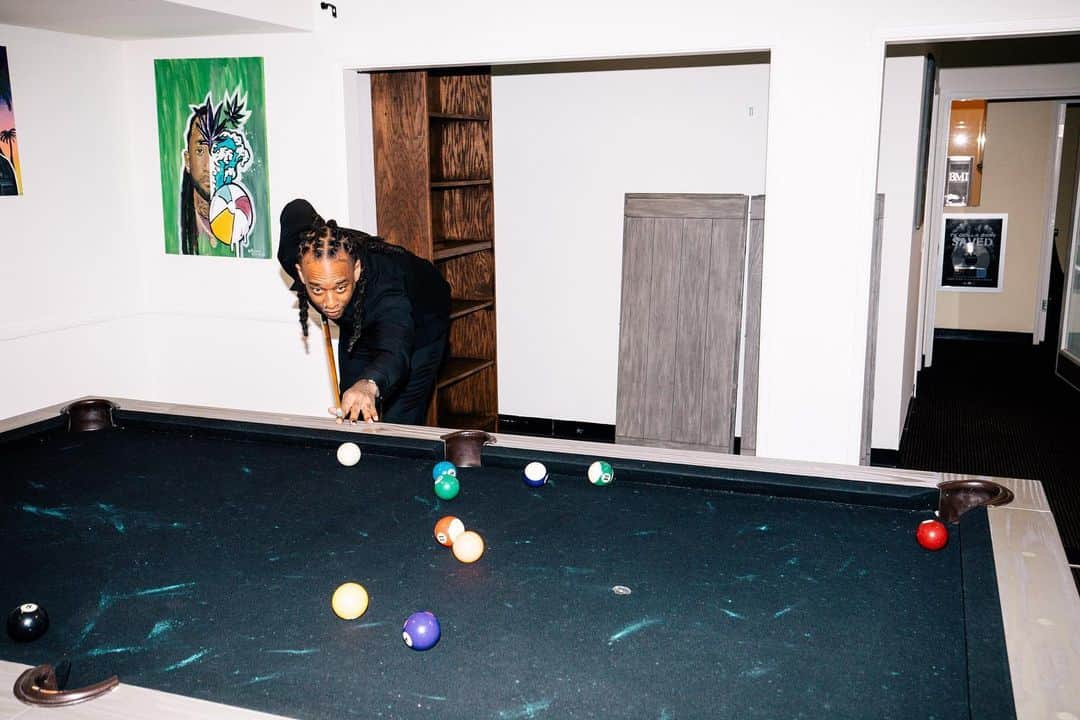 タイ･ダラー･サインのインスタグラム：「From a meeting / pool game with my brother @alexbittan (I’ll let him tell you who won 😂) to a brief trip to the OC with my brother from another @yg then back to the stu wit my bro @souloho3 . Couldn’t fit all the pics on here so check out my story after ! 🖤🐈‍⬛」