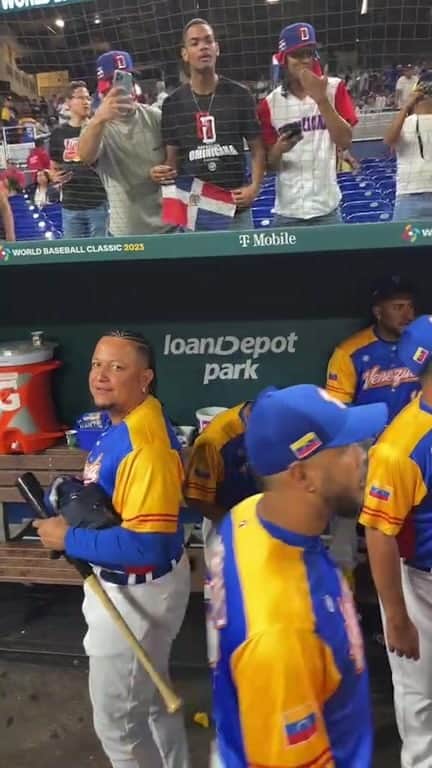 ロビンソン・チリノスのインスタグラム：「🇻🇪🙏💙⚾️🫡」
