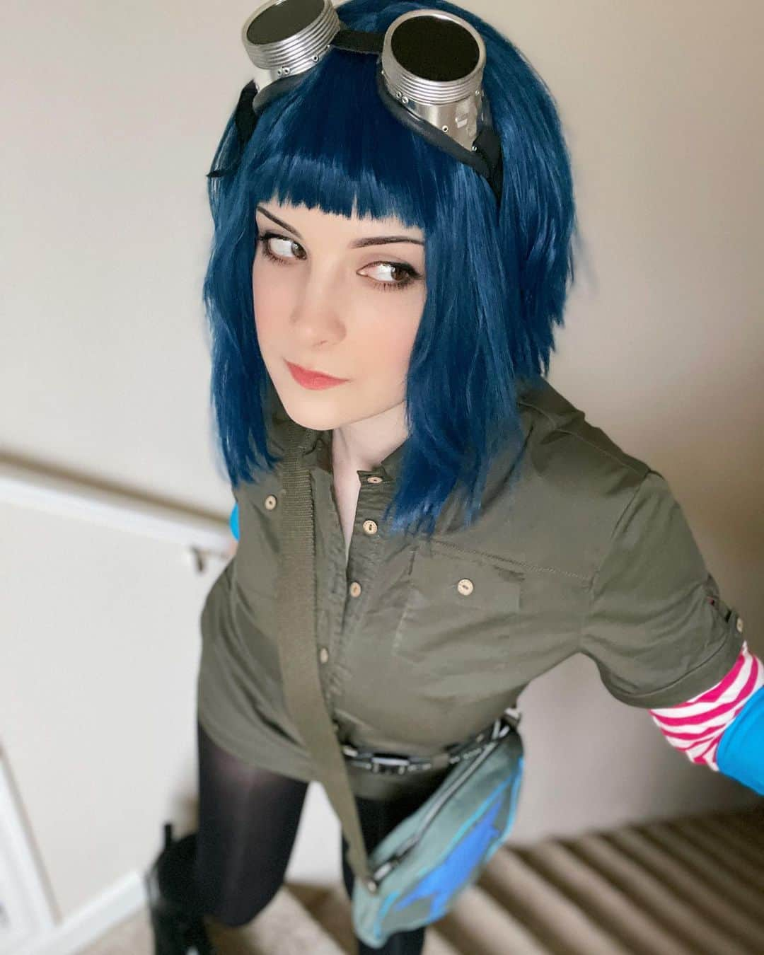 Tessaのインスタグラム：「“See you at the show, Scott Pilgrim.”💥  I can’t get over how natural I felt as Ramona Flowers!! I may have to do more of her looks.🙈 Huge shoutout Nyumei who got this off my wishlist a while back!💙  🏷️: #ramonaflowers #ramonaflowerscosplay #scottpilgrim #scottpilgrimvstheworld #cosplay #cosplayersofinstagram」