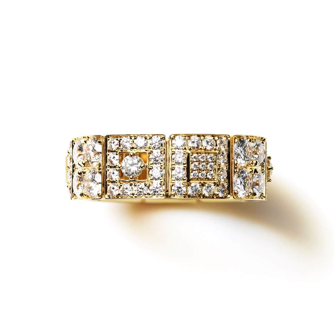 NIWAKAのインスタグラム：「KYOKOMICHI Ring. 18k yellow gold and diamonds. Inspired by the stone paths of ancient Kyoto after the rain. #niwakacollections #niwaka #diamonds #kyoto #redcarpet #finejewelry #俄 #18kyellowgold #rings #japan」