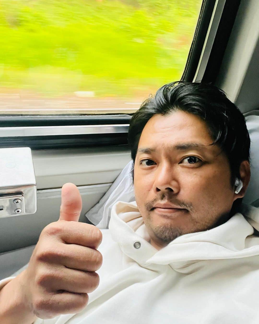 今井翼さんのインスタグラム写真 - (今井翼Instagram)「初の  寝台列車  #電車の揺れに身を任せ #ぐっすり熟睡 #日に日に #タイに魅了されてます #来月放送 #是非ご覧ください  #特急今井」3月12日 9時15分 - tsubasaimai_official