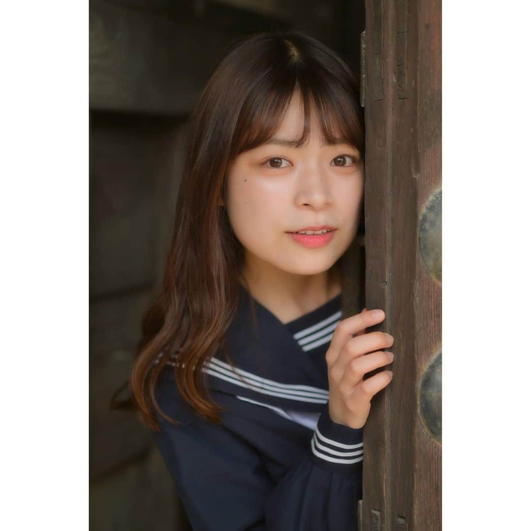 大山風香のインスタグラム：「🌸 わたしの高校はブレザーだったので、セーラーは中学ぶりでした🏫 #ファインダー越しの私の世界 #portraitphotography #jp_portrait部 #毎日が笑顔で溢れてる #その瞬間に物語を #儚くて何処か愛おしい様な #キリトリセカイ #何気ない瞬間を残したい #日常に魔法をかけて #jp_portrait_collection #清楚系女子 #青春フォトグラフ #制服 #lovers_nippon_portrait #福岡カメラ部 #被写体 #스냅사진 #東京カメラ部 #season_girls_collection #사진 #原宿 #fuk_camclub #東京カメラ部 #作品撮り #セーラー服 #portrait #tokyocameraclub #camellia_photo_art #制服コスプレ #透明感のある世界」