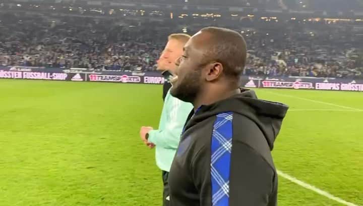 ゲーラルド・アサモアのインスタグラム：「Eine Liebe, die niemals endet … 💙🤍  @s04 #s04」