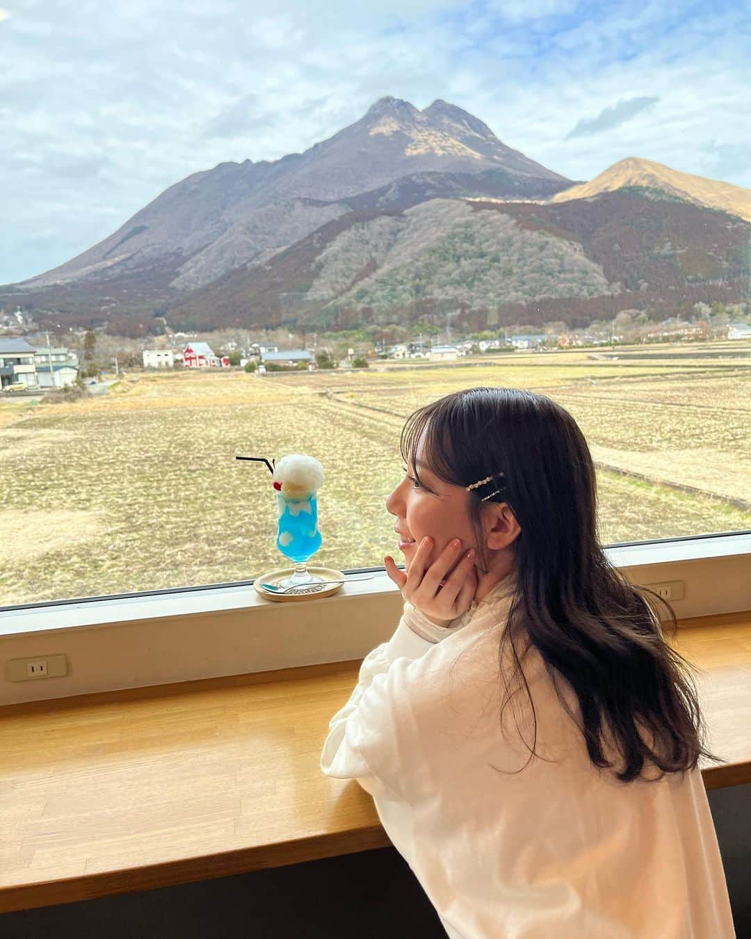 日野麻衣さんのインスタグラム写真 - (日野麻衣Instagram)「HIS福岡・別府の旅に出演しています🤍  おすすめ福岡・別府で湯めぐり2泊3日の旅！ イチオシの場所やグルメ体験映像など19本！たっぷり au 5Gチャンネルにて3/14（火）0時から配信になります☺️✨  https://preview.page.link/app5g.page.link/XZYJ9rFfsNPdTboK7  ぜひ無料アプリをとって観てね🥰  福岡大分オフショットたくさんあげてきます🫰🏻  #お知らせ #HIS #福岡 #別府 #au5gチャンネル」3月12日 19時01分 - hinomaiofficial