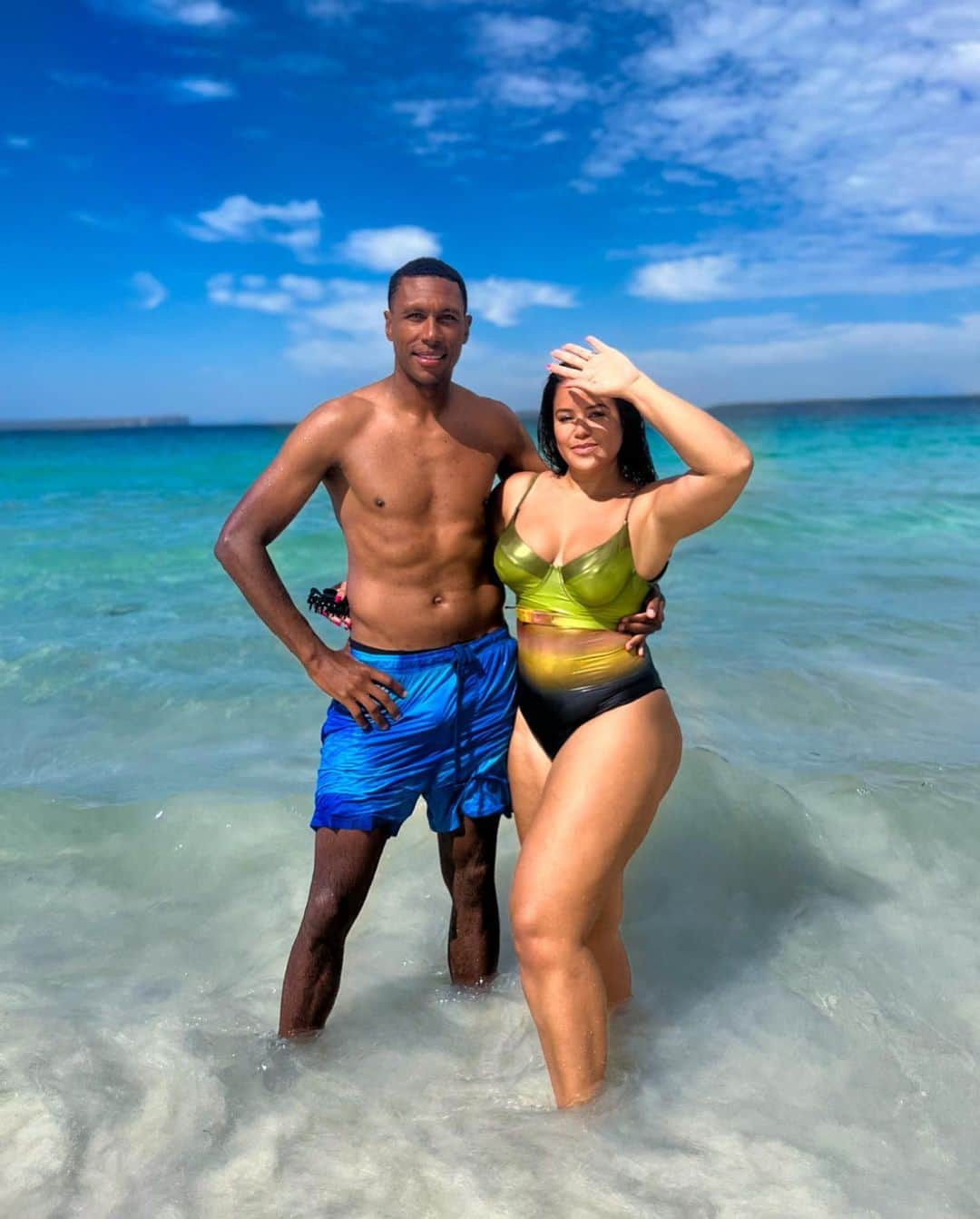 マルセロ・アントニオ・ゲデス・フィリォのインスタグラム：「Family Time 💙🫶🏽 .   📍 Hyams Beach - Jervis Bay   According to the Guinness World Record, it boasts the whitest sand on our entire planet 🌎🇦🇺 .」