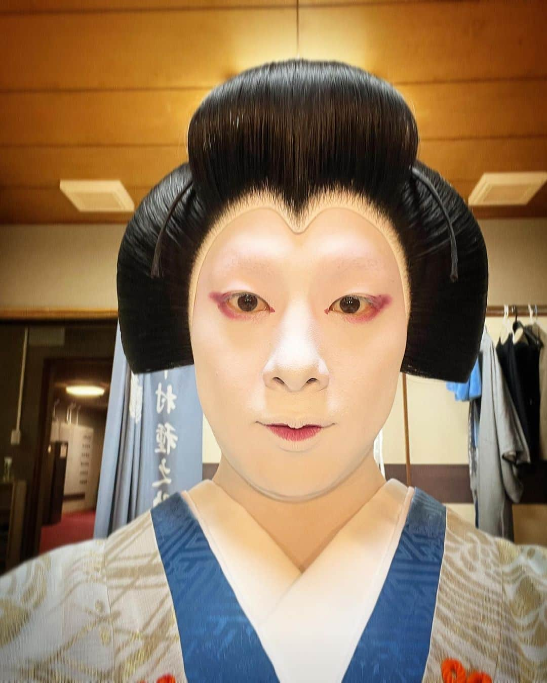 中村種之助さんのインスタグラム写真 - (中村種之助Instagram)「. #初代国立劇場さよなら公演  . 今月の一條大蔵譚は 珍しい『曲舞』を上演しています。 この場があることで、 狂言三昧の大蔵卿や広盛と勘解由の悪巧み、 狂言師として雇われているお京など 大蔵館の日常が感じられ、続く奥殿の印象も少し変わるように思います。 僕が演じるお京も、鳴瀬との交流が描かれて 奥殿での心持ちが普段とは少し違います。 いつもと違う一條大蔵譚を 楽しんで頂けたらと思います。 . #種之助 #国立劇場 #一條大蔵譚 #曲舞 #奥殿 #お京 #五條橋」3月12日 19時30分 - 222tane