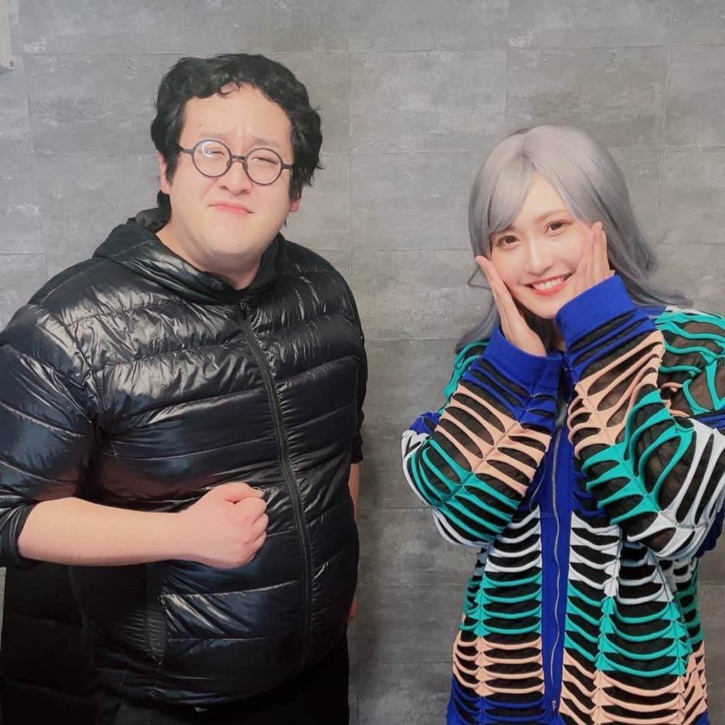 のインスタグラム：「きっとほとんどの人は「は？誰と誰だよ？」という話かと思いますが、 バキ童さんと対談して来ました…！  #バキ童 #バキ童チャンネル #ぐんぴぃ　#春とヒコーキ #せきぐちあいみ #ネットミーム #ネットのおもちゃ」