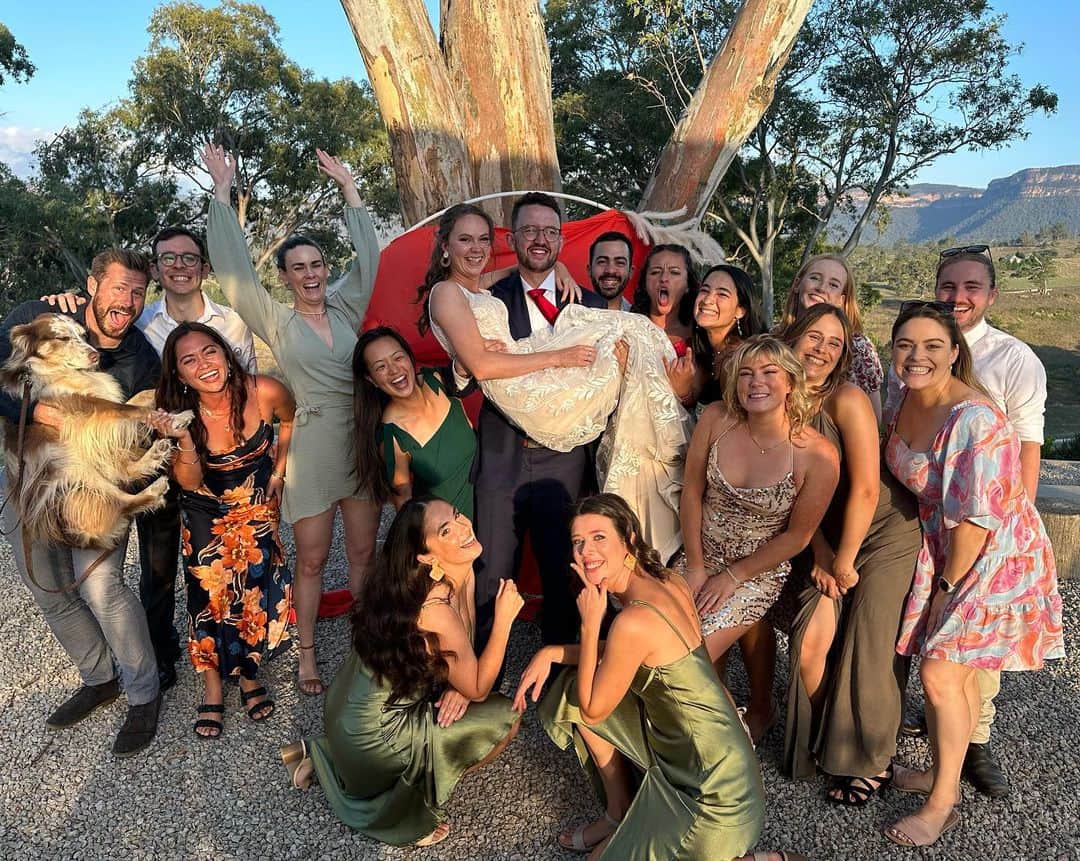 ケイティ・パスフィールドのインスタグラム：「A gorgeous day to celebrate a gorgeous couple 💍✨ . . . @taylorlouisecole is one of the best people I know, so cheers to Tay and her equally as amazing star struck lover @sean.b97」