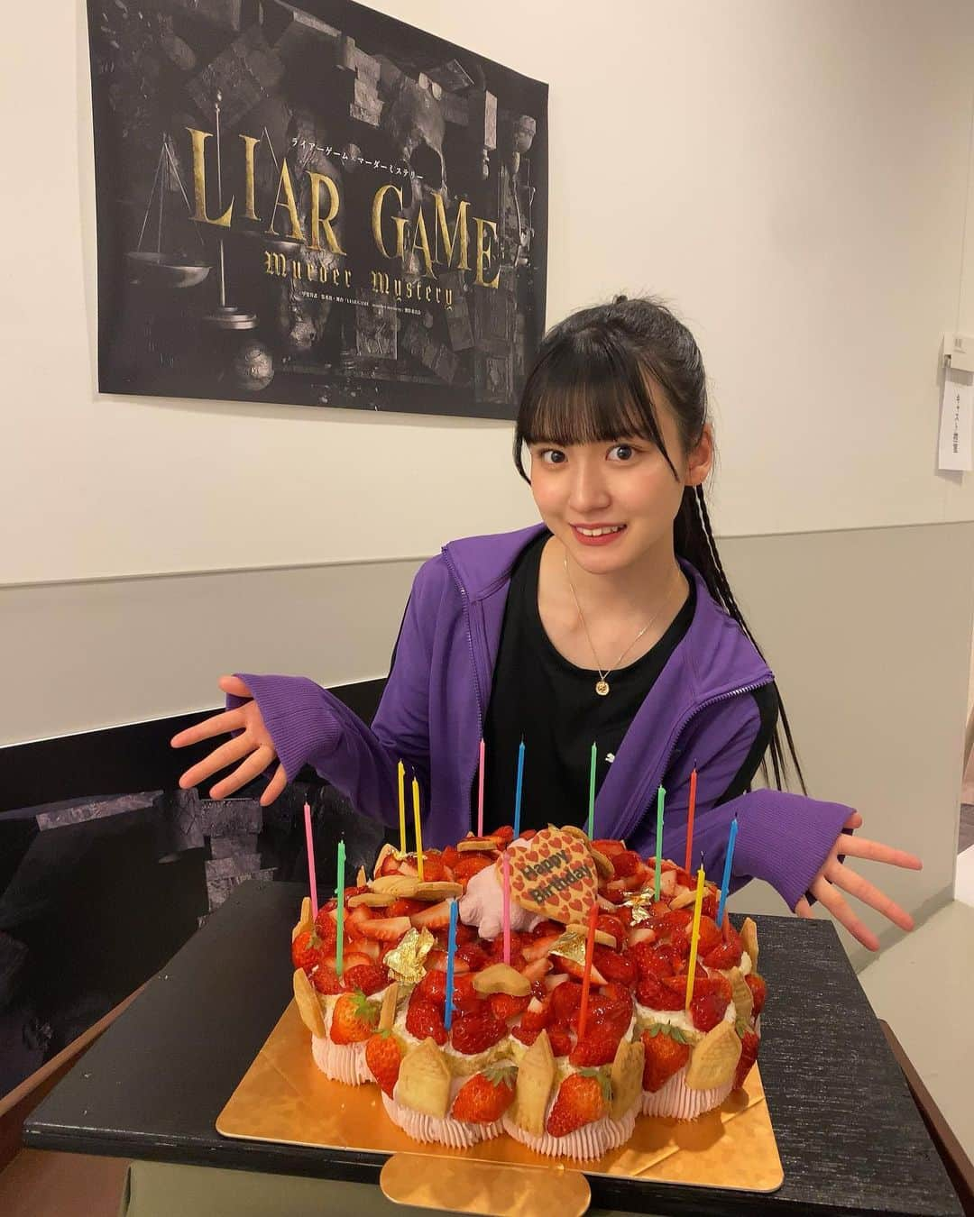 林美澪さんのインスタグラム写真 - (林美澪Instagram)「昨日の #ライアー舞台 でお誕生日のお祝いをしていただきました‎𓂃◌𓈒𓐍  とっても豪華なケーキ🎂✨  可愛いくまさんが乗っていて、食べるのが勿体なかったです🥺  素敵なサプライズをありがとうございました💓  #ライアーゲーム #マーダーミステリー #誕生日 #サプライズ #ケーキ #jc #jc2 #14歳 #09 #林美澪」3月12日 19時47分 - mirei.0310