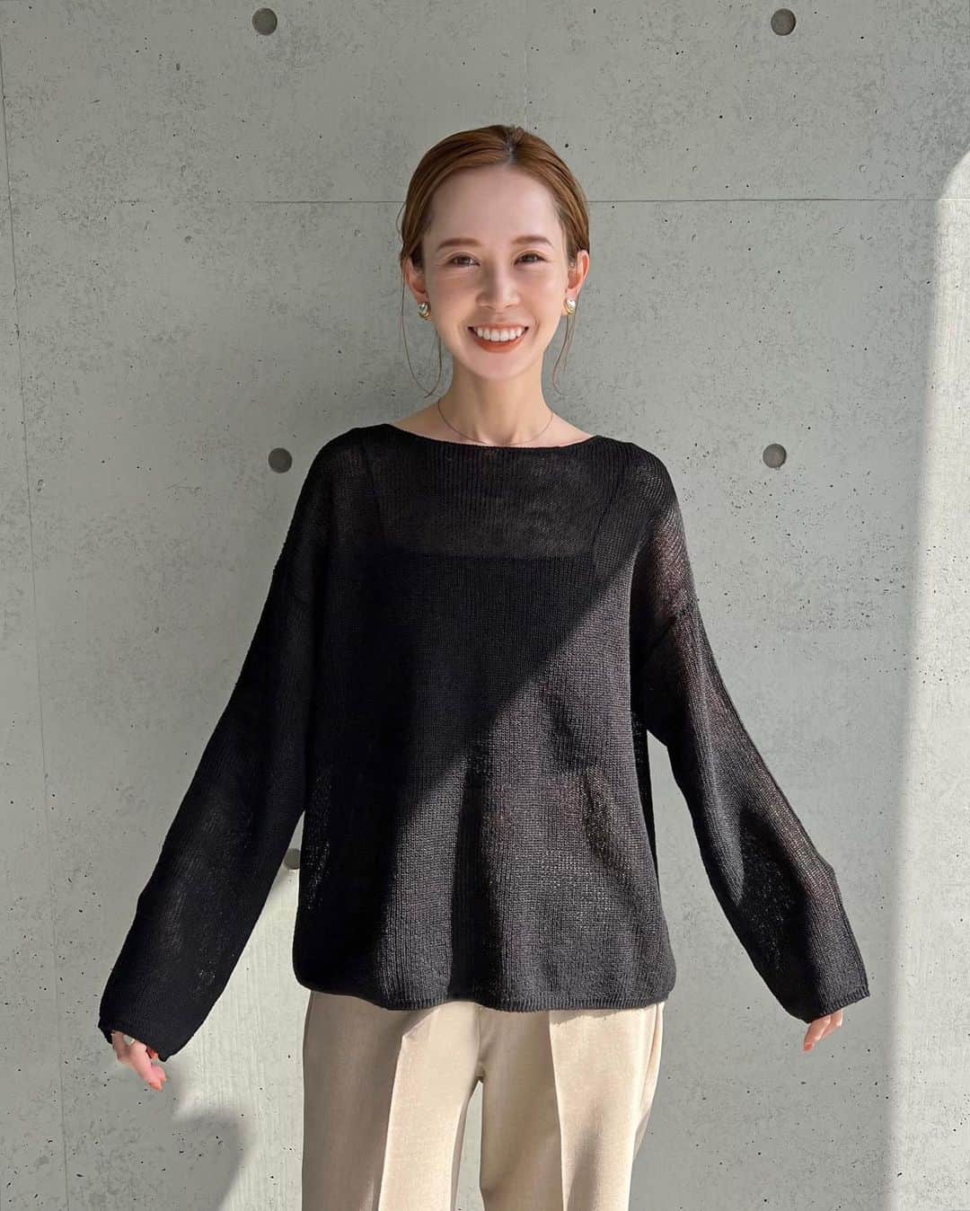 はれこのインスタグラム：「ちょっとそこまでお出かけ🚪🐥 リアルバイしたSLOBEのお洋服です！ 最近色々買い物したので、 半年を待たずにお茶会(インスタライブ)をしようかなと思います🤣  -  @slobeiena   knit no.23080912304010  pants ∟38サイズを2色買いしました🤍 no.23030912401010  -  #slobeiena #スローブイエナ #春服コーデ #春服コーディネート #私服コーデ #はれこ私服まとめ」