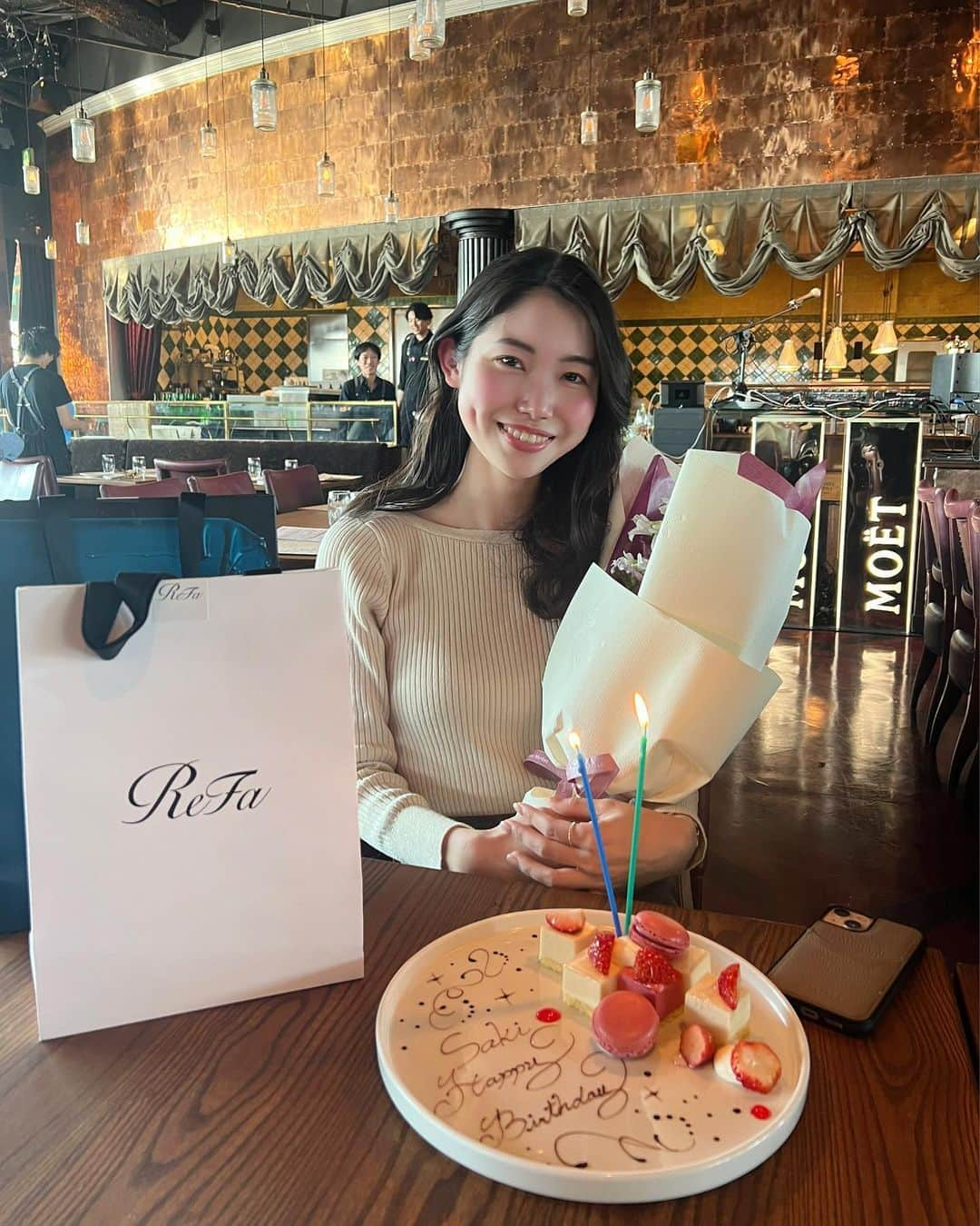 小川沙樹のインスタグラム：「今更ですが1月5日に24歳になりました🎂 １月２月はほぼ毎週末誰かに祝っていただいていて、本当周りの友達に恵まれてるな〜と実感した日々でした。  24歳も変に大人ぶらずに、元気もりもり頑張っていきます！」