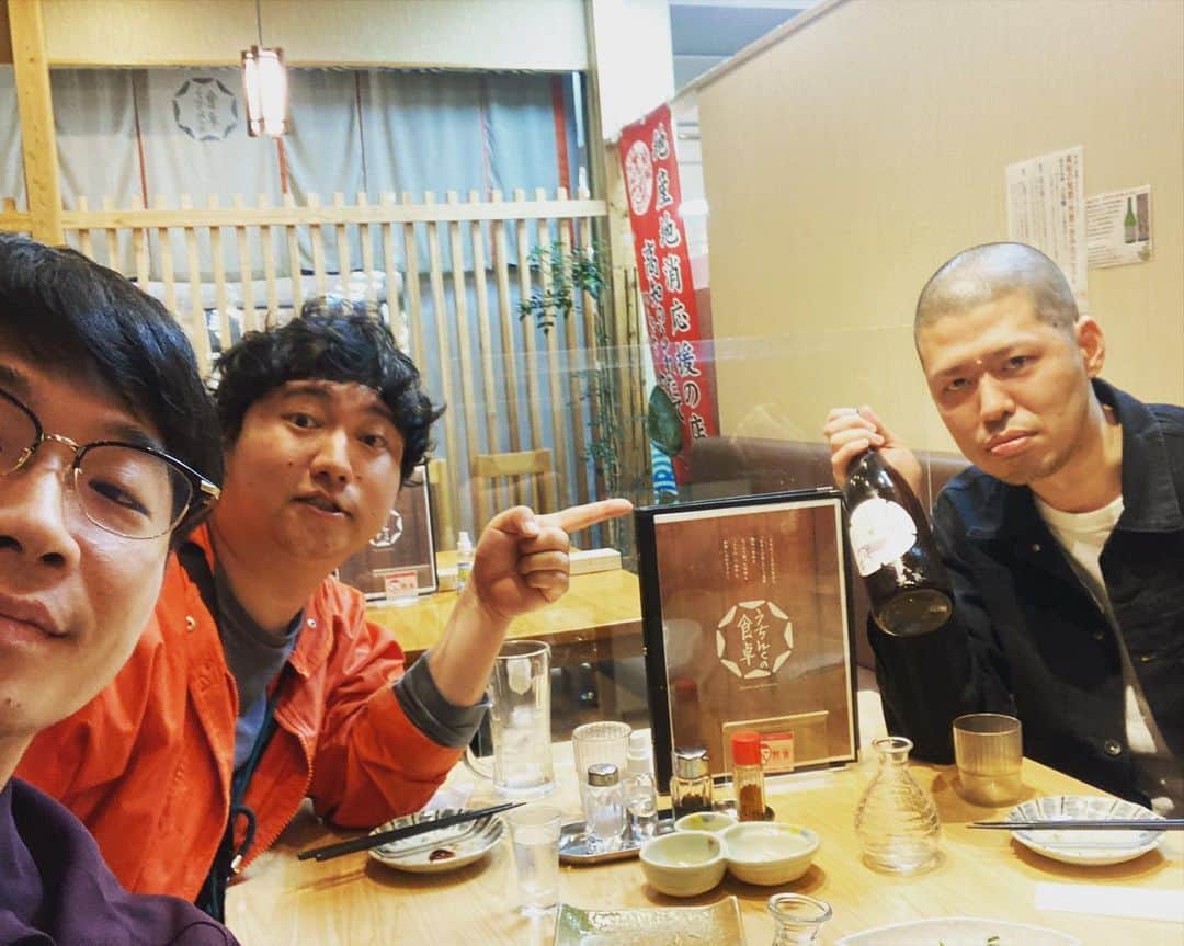 新山士彦のインスタグラム：「高知空港日本酒連打🍶」