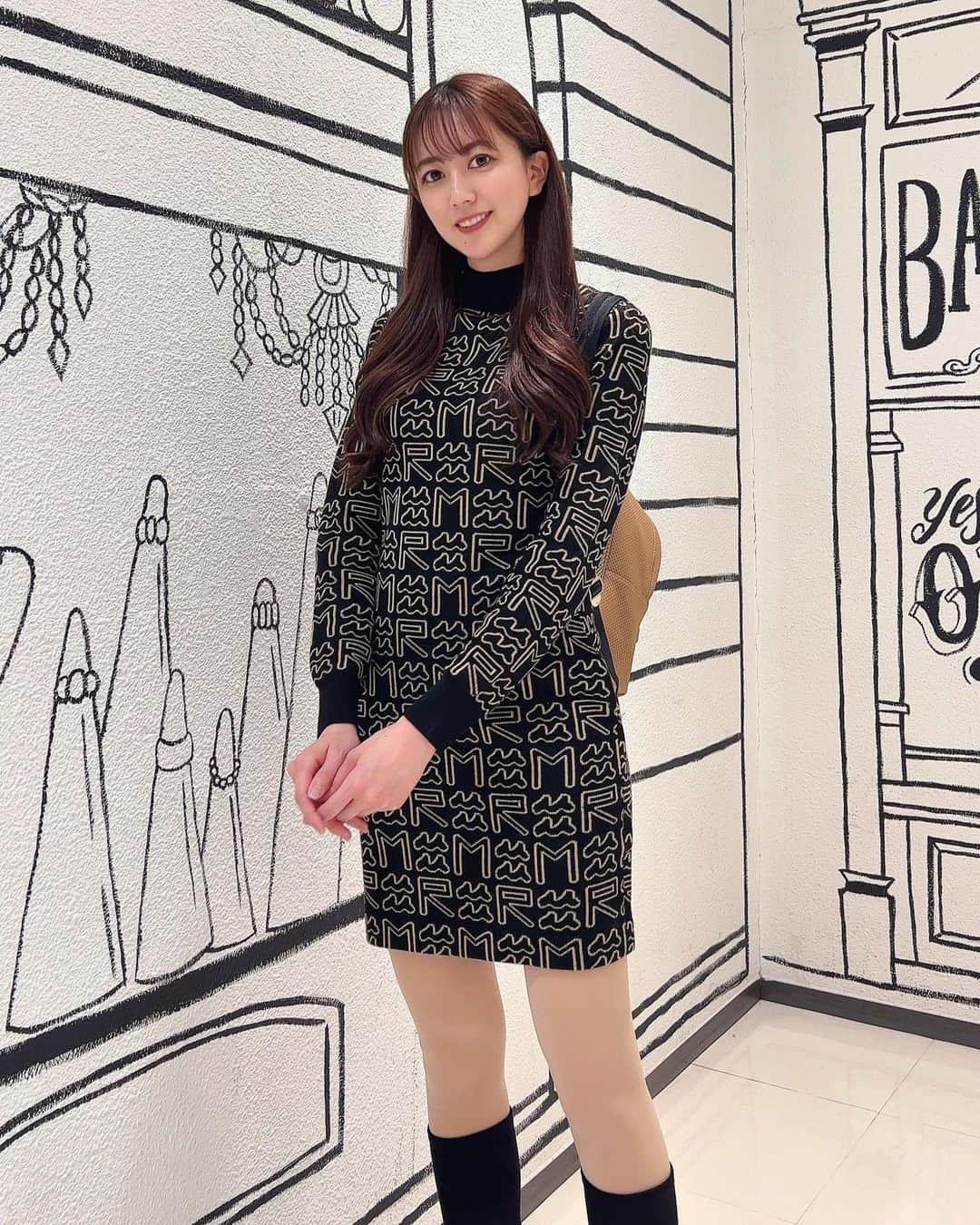 瀬谷ひかるのインスタグラム：「🤎🤎  今週の土日はSUPERGTの岡山公式テストでしたね♡  今年の2号車はサンドベージュ×ネイビーのカラーリングで とってもかわいい！今から開幕戦が待ち遠しいです🥰  画像は先日のALL mutaコーデのお写真📷 ジャガードニットワンピは1枚でコーデが完成するくらいかわいい🥰 この日は寒かったのでボアジャケットを羽織ってたけど、 ふわふわで暖かくてシルエットも可愛くて大活躍でした♡  . item 👗MM PATTERNジャガードニットワンピース 🧥リバーシブル フーデッド ボアジャケット 🎒パンチングエシカルレザー バックパックMINI  @mutaracing_wear  @muta_racing  @muta__official  . . #muta #mutaracing #mutamarine #mutamarinegolf #ootd #racequeen #model #selfie #supergt #ファッション #ニットワンピース #レースクイーン #ゴルフ女子 #ポートレート #撮影会モデル #ロングヘア #패션 #오오티디 #셀카 #粉我 #自拍」