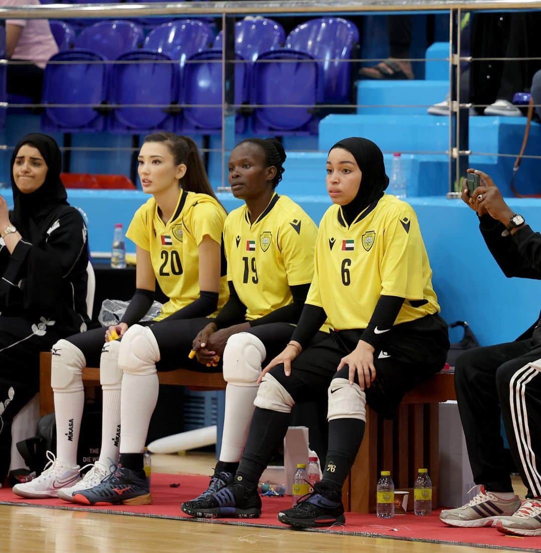 サビーナ・アルシンベコバさんのインスタグラム写真 - (サビーナ・アルシンベコバInstagram)「Photos from game, we need to do this again 💛✨  #alwasl #sportgirls #volleyball #volleygirls #championship #yellow」3月12日 20時19分 - altynbekova_20
