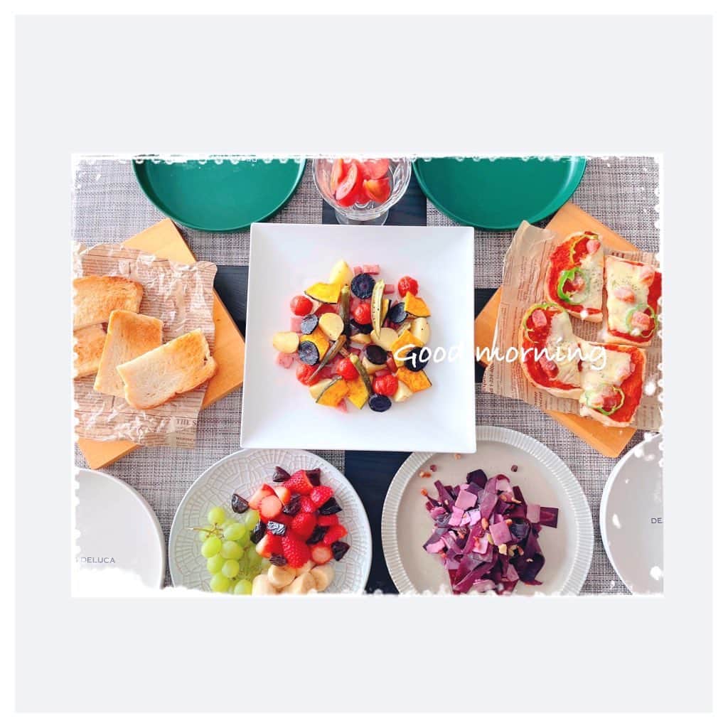 吉瀬美智子さんのインスタグラム写真 - (吉瀬美智子Instagram)「お洒落な八百屋さんにて 野菜とフルーツ購入✨ 甘くて美味しい！ ちょっと雑だね💦 まっいっか〜🤣」3月12日 11時31分 - michikokichise