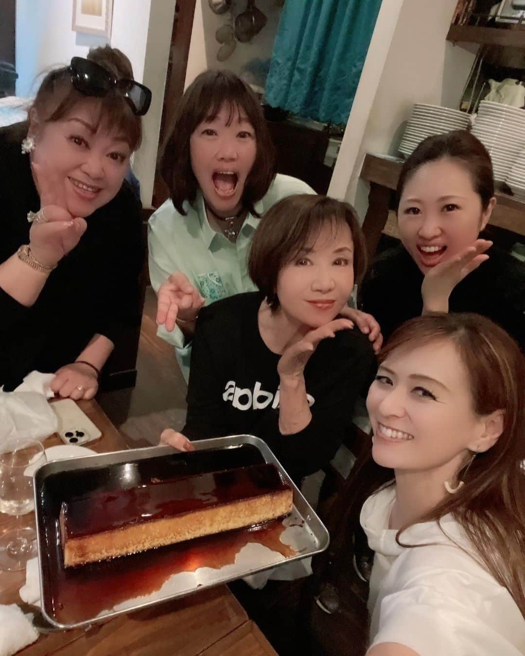 奈美悦子さんのインスタグラム写真 - (奈美悦子Instagram)「四谷「クロチェッタ」で女子会❣️ 9種類のパスタ！大好きなプリン🍮 お腹いっぱい❣️#四谷 #イタリアン #クロチェッタ #パスタ #9種類のパスタ#豚肉 ＃Ｔボーン#ヒレ肉 #プリン#ビター #カラメル #大好き #食べ過ぎ #女子会」3月12日 12時02分 - nami.etsuko