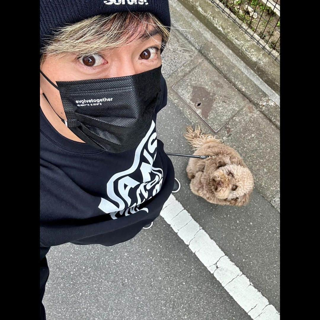 木村拓哉さんのインスタグラム写真 - (木村拓哉Instagram)「⁡ ⁡ ⁡ 「風間公親の撮影前に時間があったのでルンと2人きりで出動❕ 今日もあったかいです。 では、シャワー浴びて支度します❕」 ⁡ PEACE‼︎ ⁡ STAYSAFE! ⁡ 拓哉 #木村拓哉 #TakuyaKimura」3月12日 12時20分 - takuya.kimura_tak