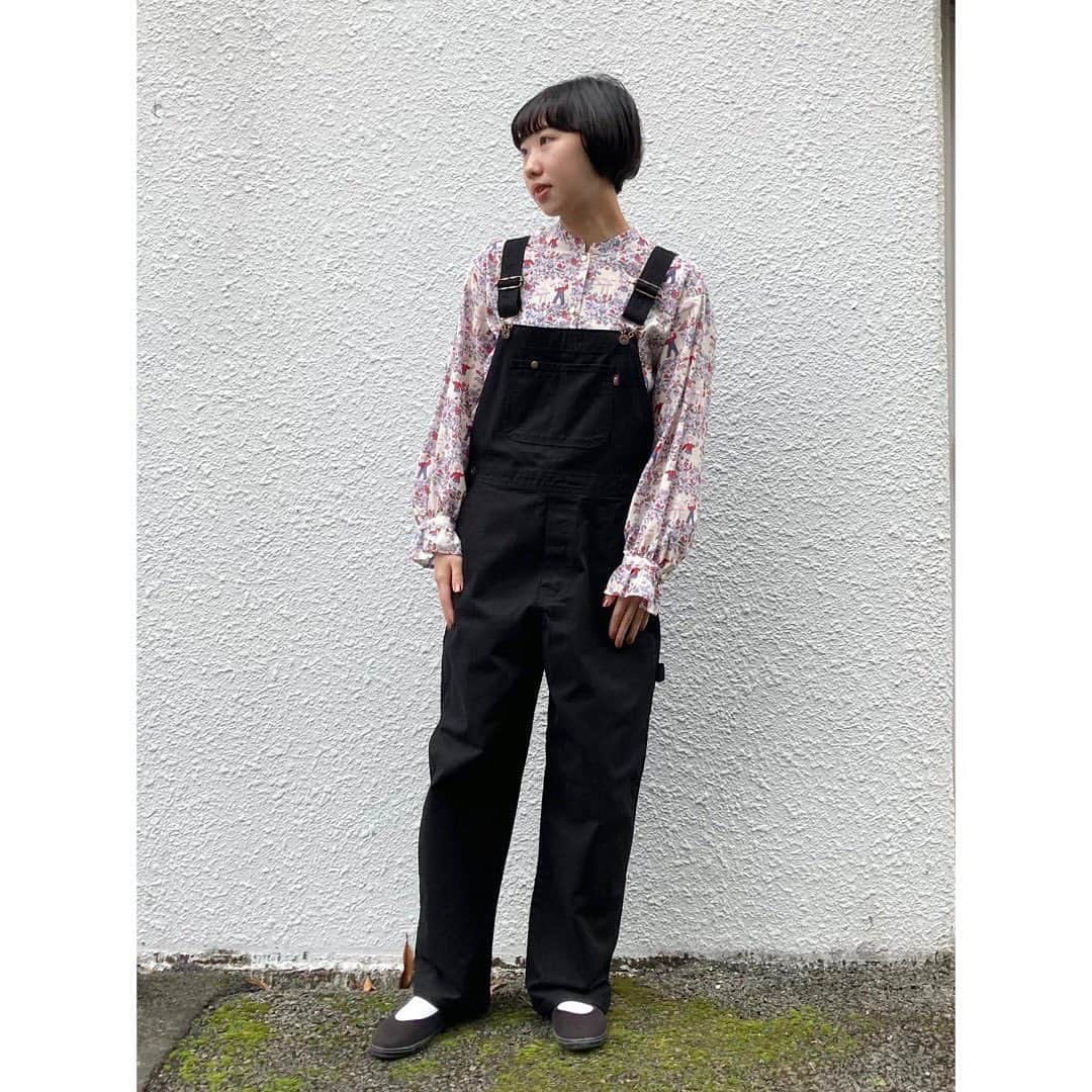 l'atelier du savonさんのインスタグラム写真 - (l'atelier du savonInstagram)「. . \\ coming soon item // . .  @fig_london COTTON SERGE overall ¥19,800 ［ beige / black ］ （近日入荷予定）  . .  #figlondon  #春コーデ  #オーバーオール」3月12日 13時37分 - latelier_du_savon_official