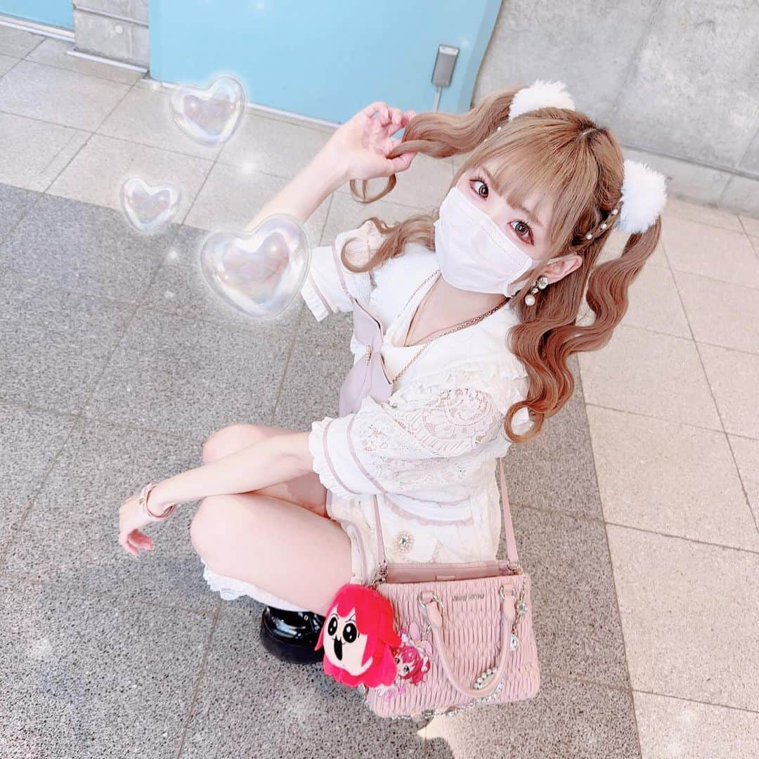 姫宮まほれさんのインスタグラム写真 - (姫宮まほれInstagram)「🤍無限大♾WORLD 幕張メッセ Aqoursちゃんのホワイトデーライブ✨   コットンキャンディーえいえいおー！ みんなで出来たの楽しかった꒰ᐡ⸝⸝› ·̫ ‹⸝⸝ᐡ꒱💓   #リズリサコーデ #リズリサ   #地雷女  #地雷女子 #地雷系女子 #量産型女子#量産型ヲタク#量産型コーデ #隠しきれないヲタク  #ラブライバー女子部 #黒澤ルビィ推し  #量産型ヘアメ #ツインテールアレンジ #ハーフツイン  #自撮り女子 #自撮り界隈 #インスタ女子 #コンカフェ嬢  #instagravure#japanesefashion #kawaiifashion #harajukufashion」3月12日 13時53分 - mahore07