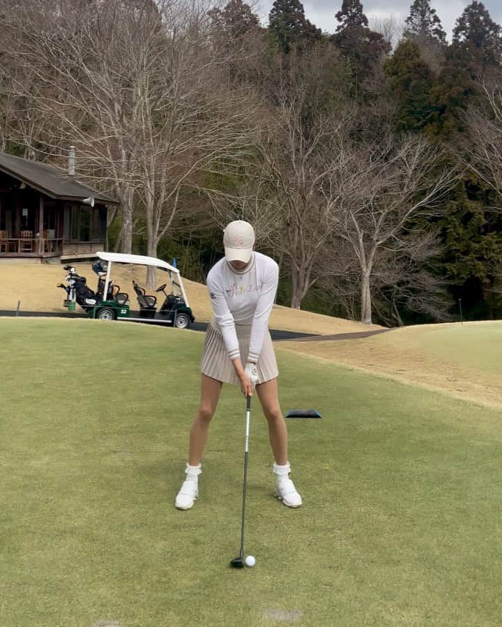 のインスタグラム：「今日は少し寒いですね🌬️🍃🌸🌼」
