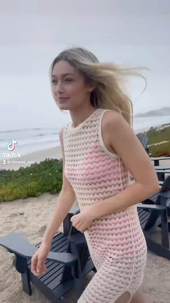 ジジ・ハディッドのインスタグラム：「NEW spring @guestinresidence (going back to highschool w your bestie 100/10 recommend) cc @lilmami_lani GuestInResidence.com 🐚🐚 “seashell tunic” drops in April !」