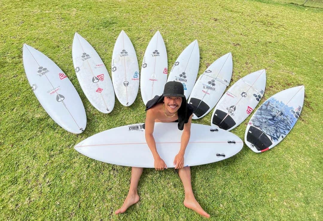 のインスタグラム：「Thank you for the blade🥷 @cisurfboards  @cisurfboards_japan  @mike_walter  いつもサポートしてくれるスポンサーに感謝します🙏🏾　好きな事が出来る事に感謝 @bewet.wetsuits  @nixon_japan  @rakutensports  @newerajapan  @lordish_behavior  @nanadaime_yamari  @triplecproject @brisa_marina_uv」