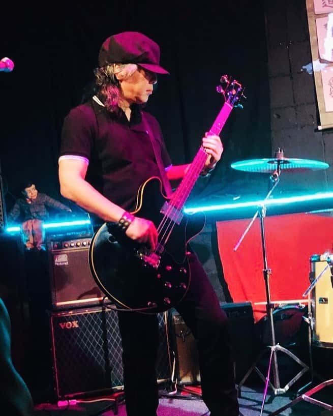 のインスタグラム：「Shinjuku Last night  In THE ROPS performance   #gibson #vintagegibson #vintagebass #basse #eb2d #eb2dbass #gibsoneb2d #bassofinstagram #semihollowbodybass #bass #bassist #vintage #1969 #ベース #低音」