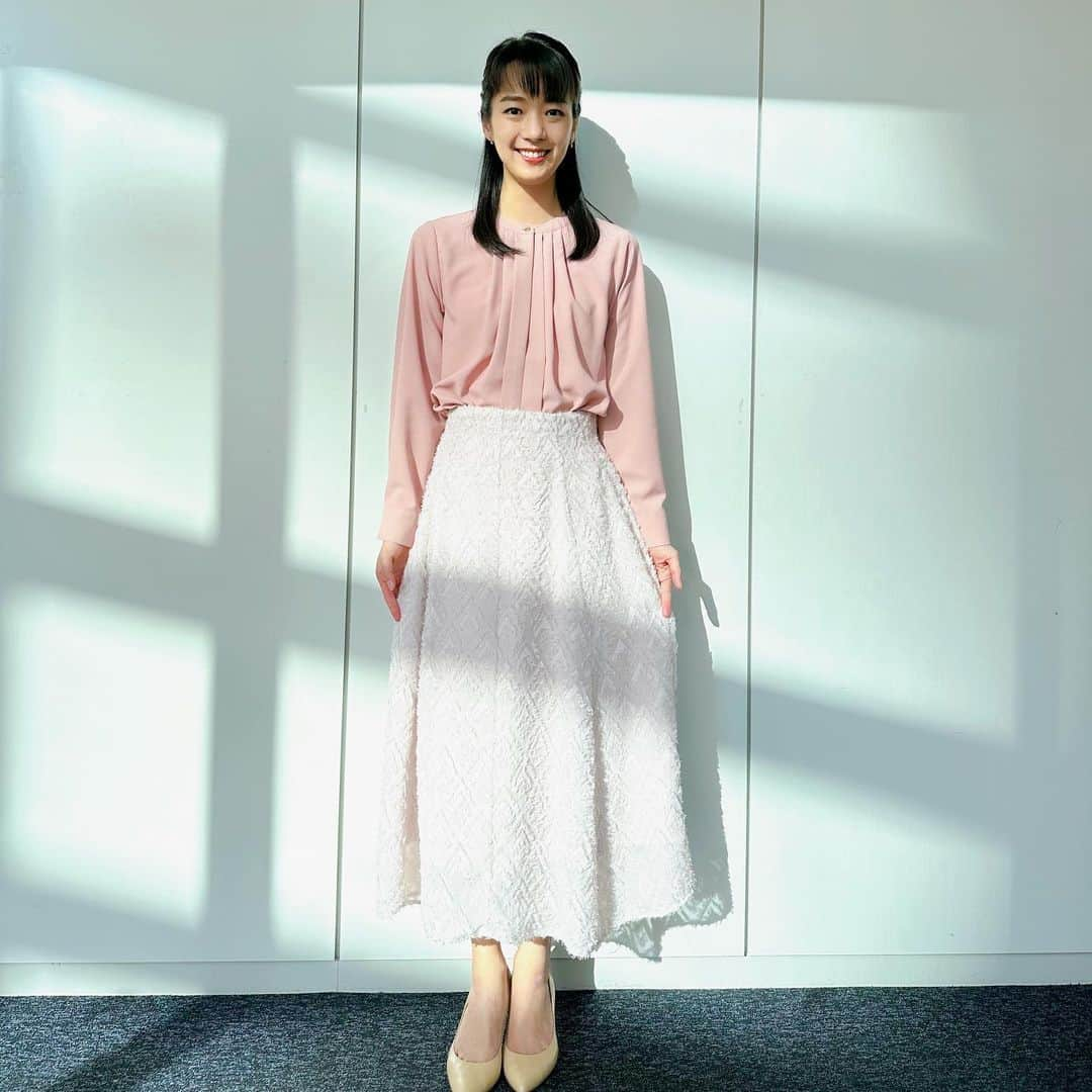 紀真耶さんのインスタグラム写真 - (紀真耶Instagram)「最近の衣装を✨ 春服って気持ちも明るくなりますよね！  ☆ ☆ #衣装 #春服 #ブラウス #テレビ朝日 #グッドモーニング #アナウンサー #紀真耶」3月12日 16時29分 - maya0kino