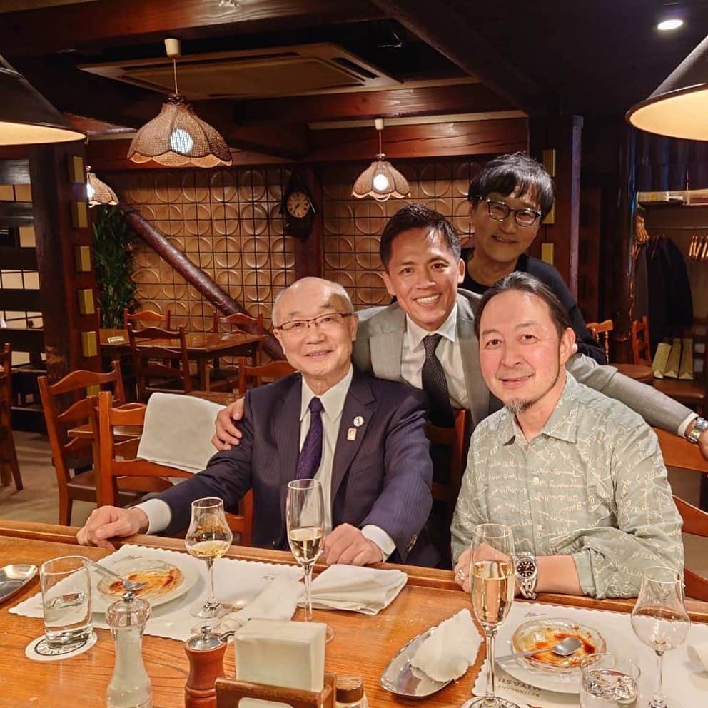 野村忠宏のインスタグラム：「. 先日、久しぶりに訪れた神戸。 素敵なメンバーで、美味しいステーキと笑顔がいっぱいの楽しい食事会🥩😊ありがとうございました🙏  #神戸 #異業種交流 #感謝 #学び #美味 #野村忠宏」