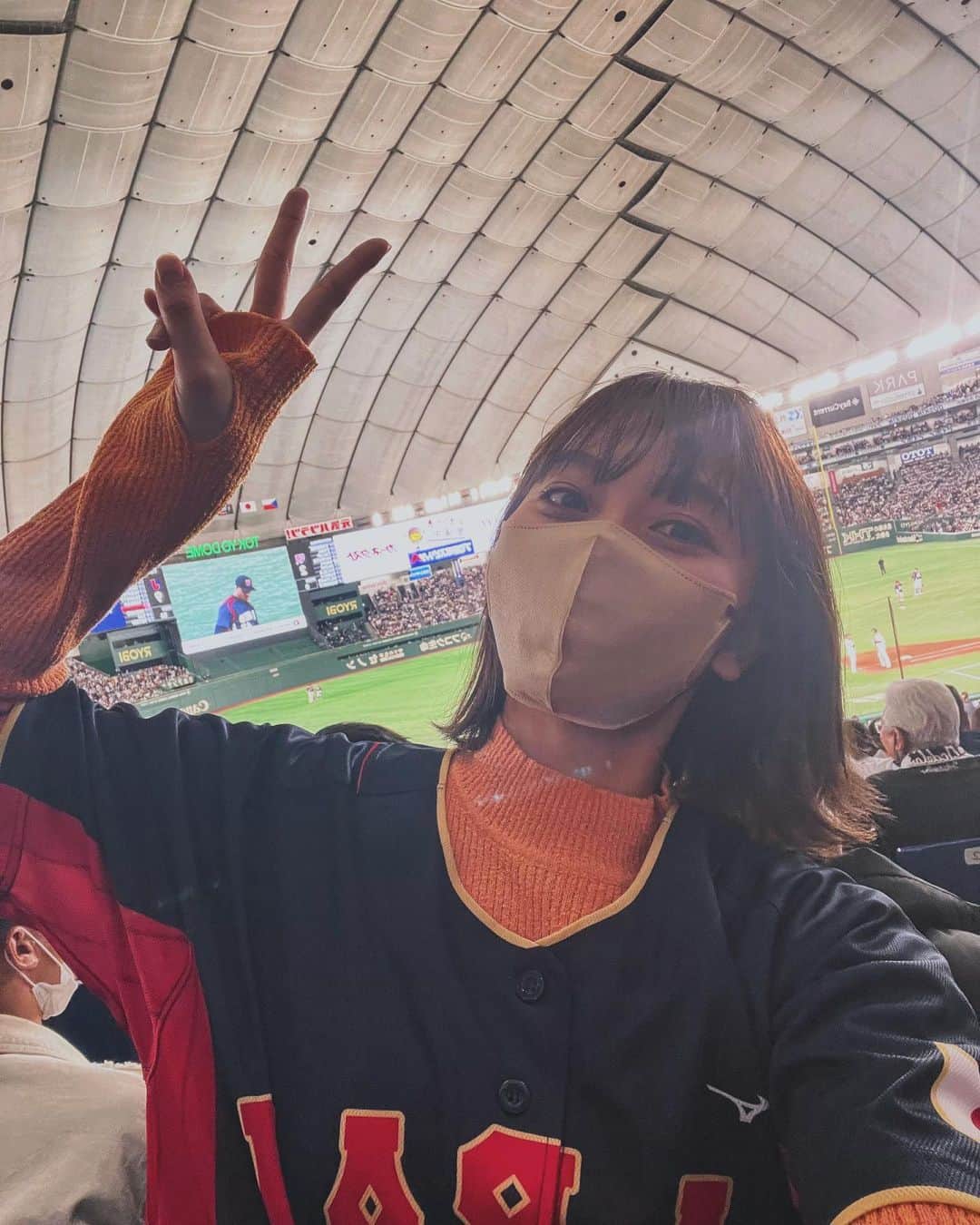 工藤綾乃のインスタグラム：「昨日WBC観戦しました！！ 声出し応援本当に最高です ドームの観戦も久しぶりだったので楽しかったー！ビールもいただきました🍺 #wbc#侍ジャパン」