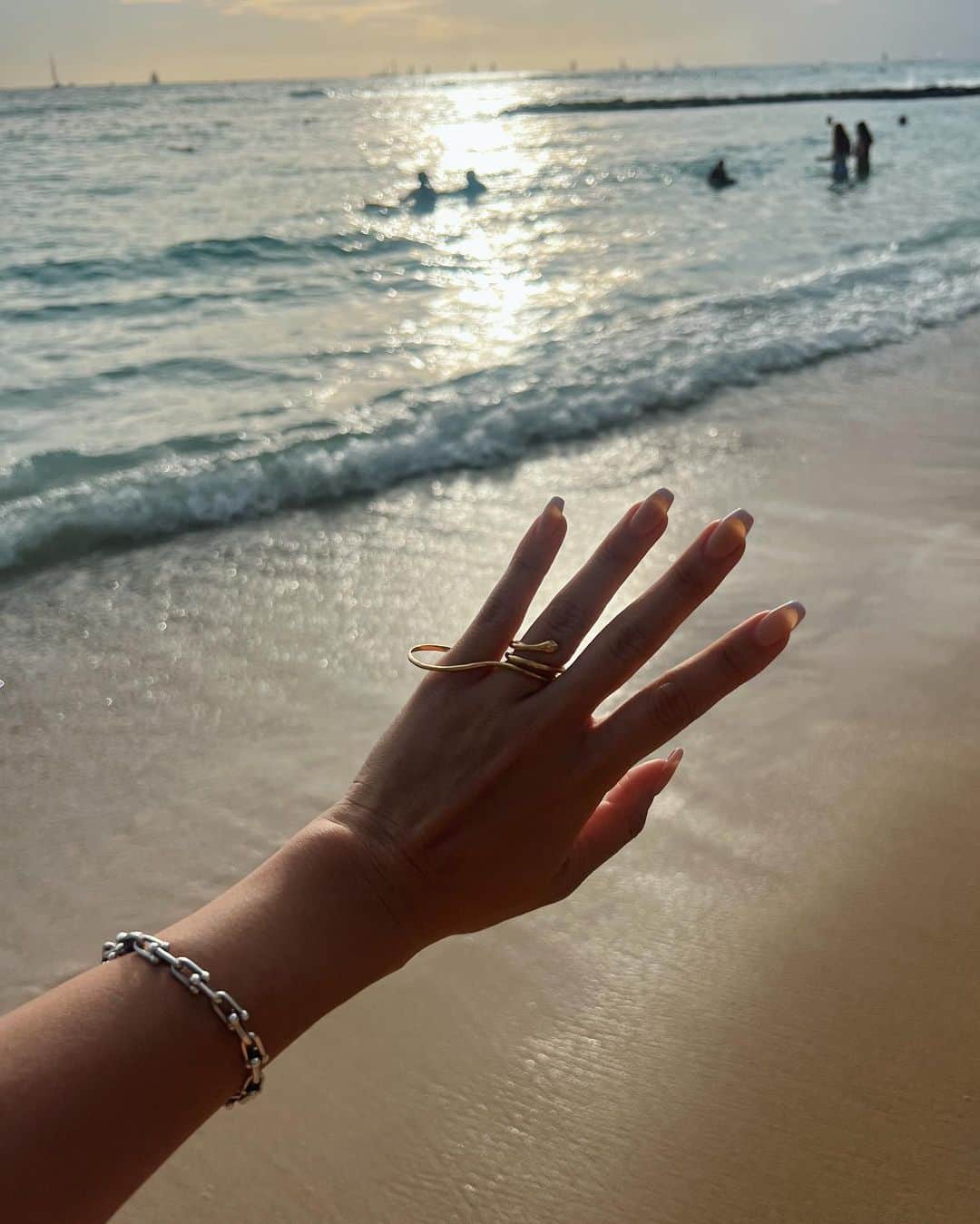 小竹麻美のインスタグラム：「special suset time 🤍 やっぱりハワイは最高だ〜自然にパワーチャージされる🤍夕方のハワイはちょっと肌寒かった🤍」