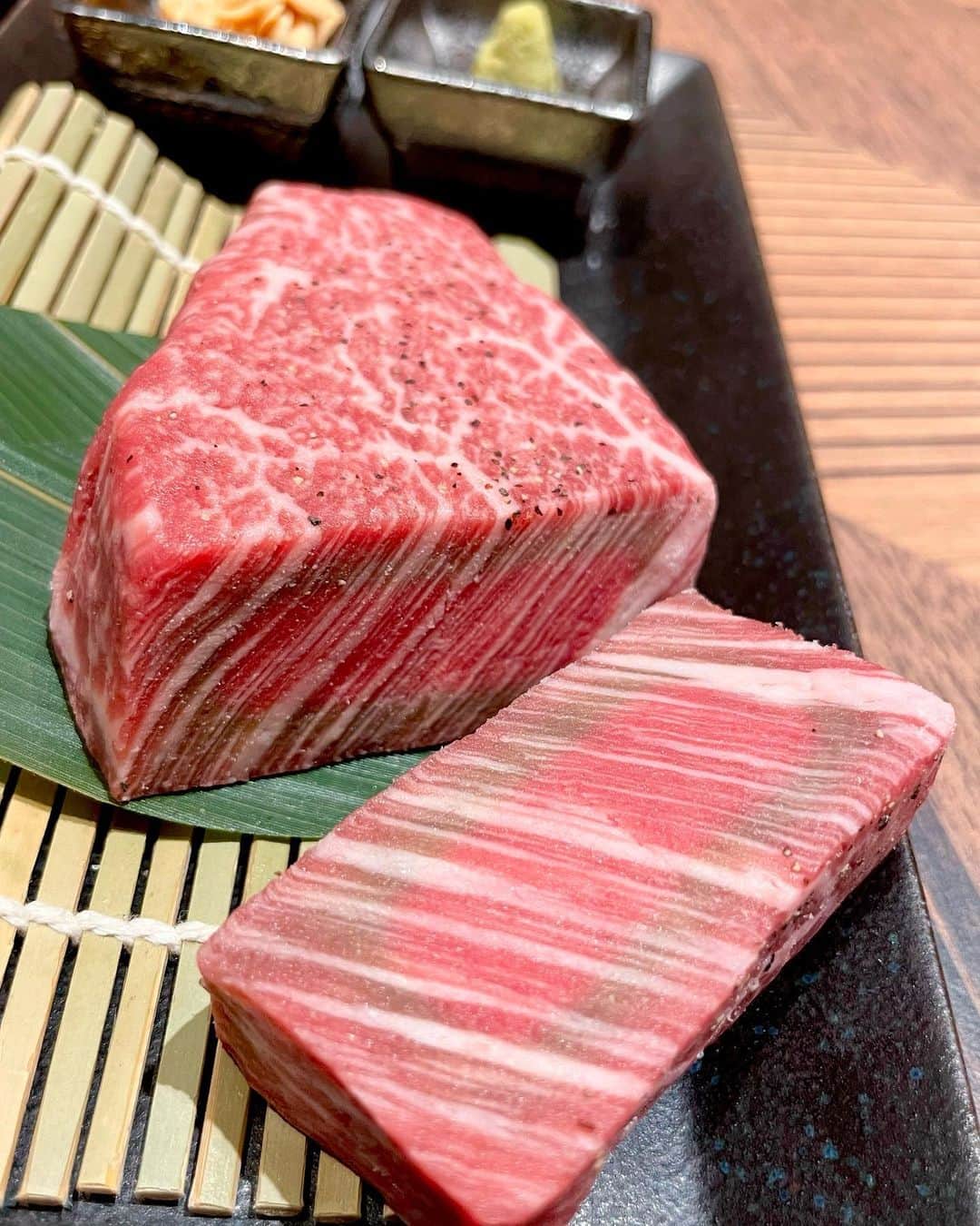 わっきーさんのインスタグラム写真 - (わっきーInstagram)「世界にここにしかない、特別な牛角へ。 シャトーブリアンも食べられる。 個人的にオススメは、海鮮チゲ。 コスパ良すぎて牛角さん、大丈夫なのだろうか。。  #牛角 #牛角成城学園前  #シャトーブリアン  #焼肉 #高級焼肉 #コスパ最高  #東京グルメ #成城学園前 #成城学園前グルメ  #youtube  #わっきーtv」3月12日 17時25分 - makoto_ishiwaki