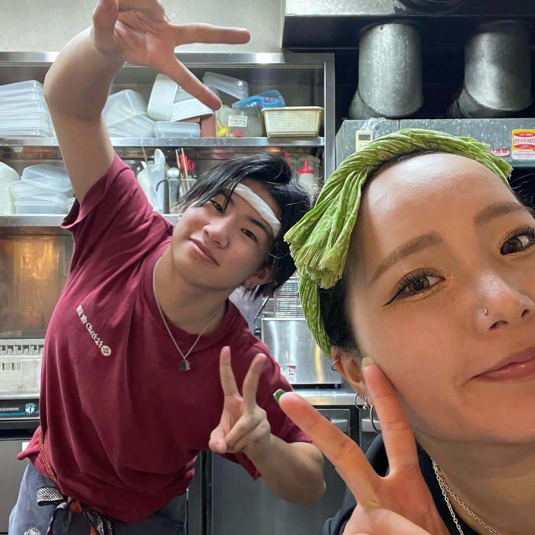 なかの食鶏十三店のインスタグラム：「お世話になっております🔥 なかの食鶏十三店です🐣🐣  今日は淡路と十三でスーパータッグを組んで2人で元気に営業いたします🔥  大きなテレビで#wbc もお席から観戦できますので野球好きな焼き鳥マニアの皆様是非是非ご来店ください🫰  #なかの食鶏 #なかの食鶏十三店 #泣く子も黙る焼き鳥 #十三グルメ #十三居酒屋 #居酒屋 #wbc #観戦 #頑張れ日本 #目指せ4連勝 #打倒オーストラリア #当店の推し #ヌートバー選手」