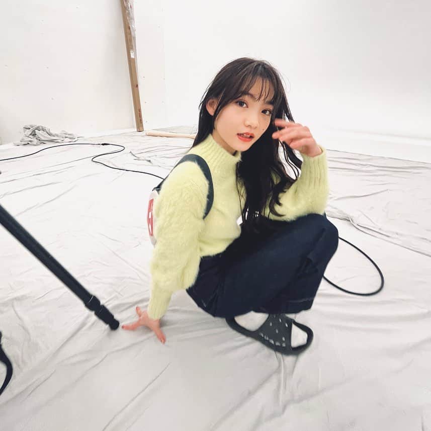 ニコ☆プチのインスタグラム：「📸🤍  お姉さんあんにゃをパシャリ！🌟 私服もポーズも、ぜーんぶがおしゃれ🥹💞✨  #ニコプチ #ニコプチモデル #プチモ #09 #jc1 #星乃あんな」
