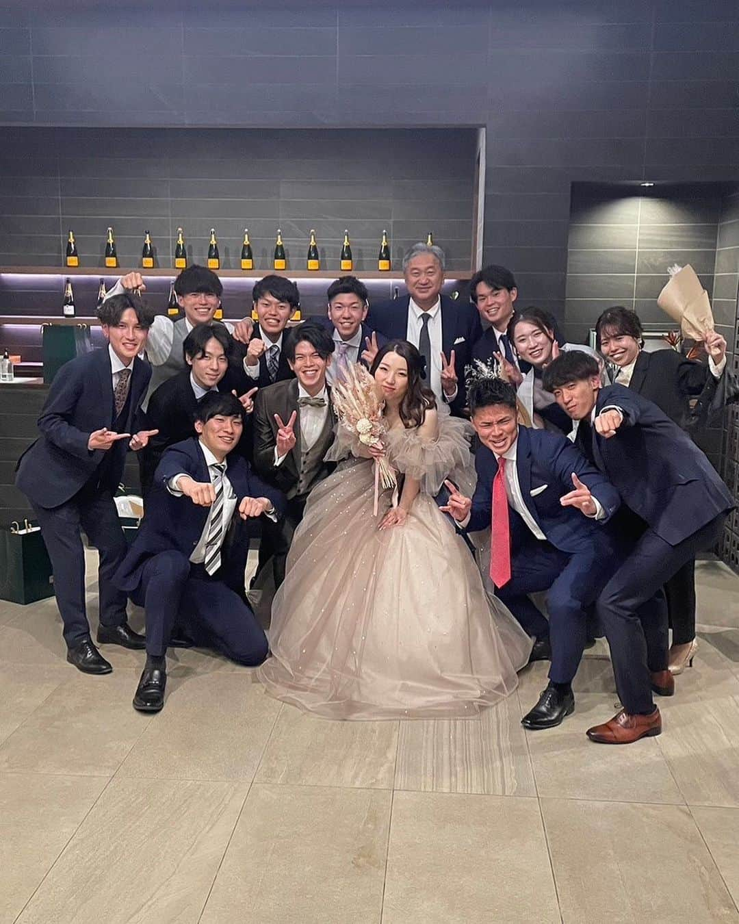 伊藤達彦のインスタグラム：「山瀬結婚おめでとう！！！！！！ 本当に素敵でした！！！ 呼んでくれてありがとう！！ そして福岡最高でした！！！  #久々にみんなに再開感激 #この東京国際ノリが最高過ぎる #福岡熱い街 #久々みんなでロングラン」