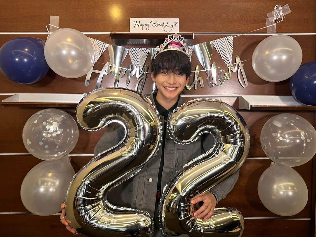 高橋文哉さんのインスタグラム写真 - (高橋文哉Instagram)「本日、22歳になりました！  皆様のおかげで最高に幸せな誕生日です。  22歳は前向きに真っ直ぐに進んであっという間だったと思える1年にしたいと思います😳  22歳もよろしくお願いします！」3月12日 17時48分 - fumiya_0_3_1_2