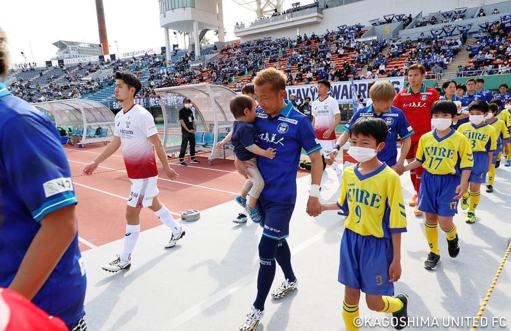 五領淳樹さんのインスタグラム写真 - (五領淳樹Instagram)「昨日の試合も沢山の応援ありがとうございました👏 勝ち点1の重さを痛いほど分かってるからこそ、昨日の試合を0ではなく1で終える事が出来た事は確実に大きいと思う！ 改善していく事は多いけど勝ち点を積み上げながら修正していけることに越したことはないので、次に向けてしっかり準備していきます💪 #鹿児島ユナイテッドFC #11 #ITADAKISOUL #秀人250試合おめでとう🎊 #負けない事が大事」3月12日 17時55分 - goryo11junki