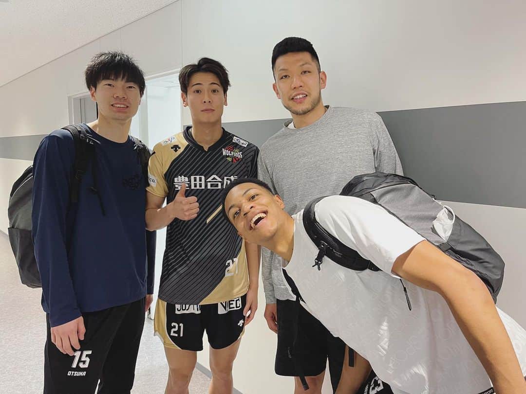 永露元稀のインスタグラム：「. 2週連続のホームゲーム🔥 沢山の応援ありがとうございました📣 . 素晴らしい環境の中でバレーできてることに感謝して、 レギュラーラウンドあと4試合頑張るよー💪 . #ファイナル行くぞ  #頑張るよ💪」