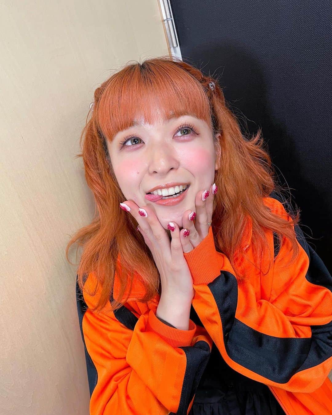 プー・ルイのインスタグラム：「髪の毛切ったよーーーん！  haute coutureで顔もしてきた！ 目がいつもより開く💗」