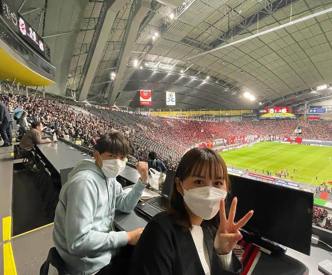 石野智子さんのインスタグラム写真 - (石野智子Instagram)「🙌⚽️🔴⚫️  今シーズン初勝利✨ 勝ち点３😊  #consadole #コンサドーレ #北海道コンサドーレ札幌 #Jリーグ #サッカーのある週末 #UHB #アナウンサー  #中村剛大アナ #石野智子」3月12日 18時36分 - uhb_ishino