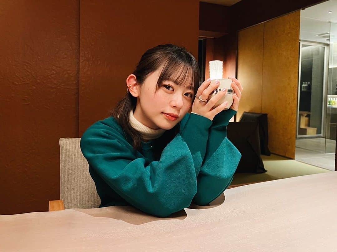 濵咲友菜のインスタグラム：「* 1月HADOのご褒美旅行で大分にANAさんの飛行機で行ってきました〜✈️ ⁡ しんゆうちゃんとなんやかんやで初旅行ですっごく充実させていただきました☺︎ ⁡ ご飯も美味しいしお部屋も豪華で何よりお部屋に温泉！！！！！ 思い出しただけで幸せ〜🫶🏻 ⁡ また行きたい☺️  #星野リゾート  #界 #界別府 #HADOご褒美旅行 #ANA #ご褒美旅 #大分旅行 #PR」