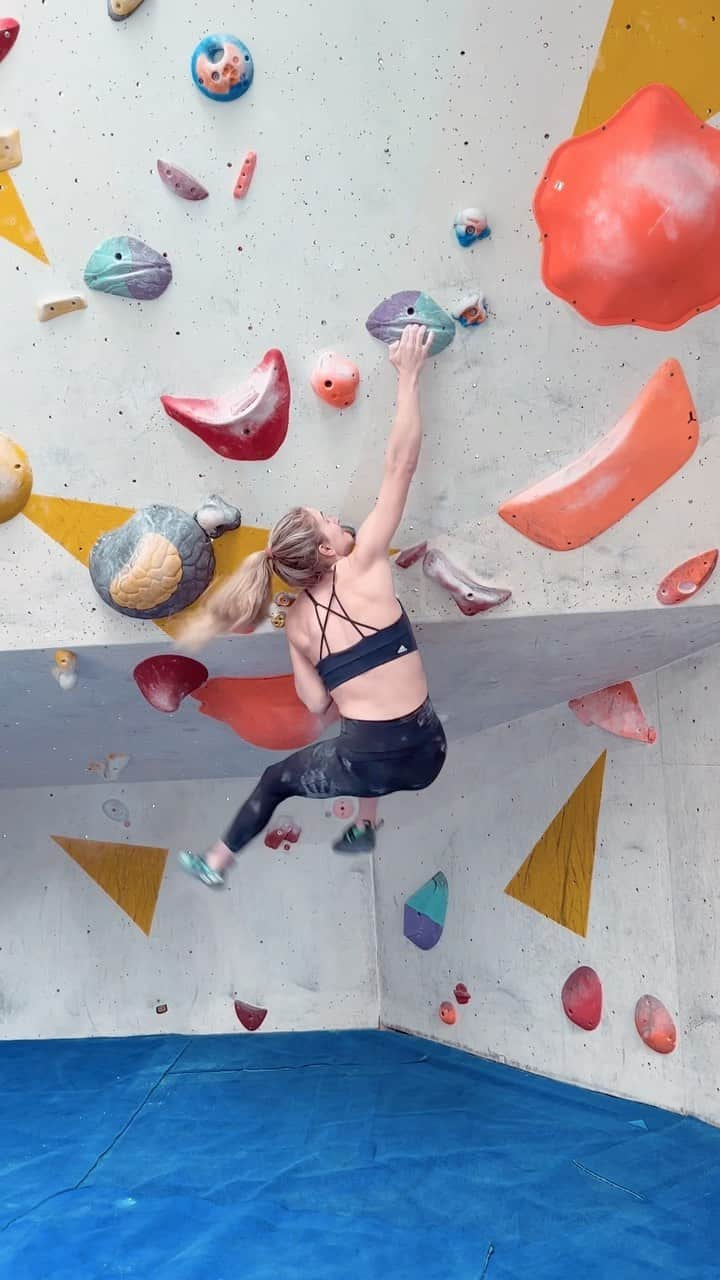 シャウナ・コックジーのインスタグラム：「MEGA session with a mega girl crew today! Got me all psyched and buzzing! Lots of trying hard and having fun.  I love climbing!   @jenya_kazbekova Raffie Kazbekova @graciemartinclimber @aronamorrison @elleduffield 💪💪💪💪💪 l」