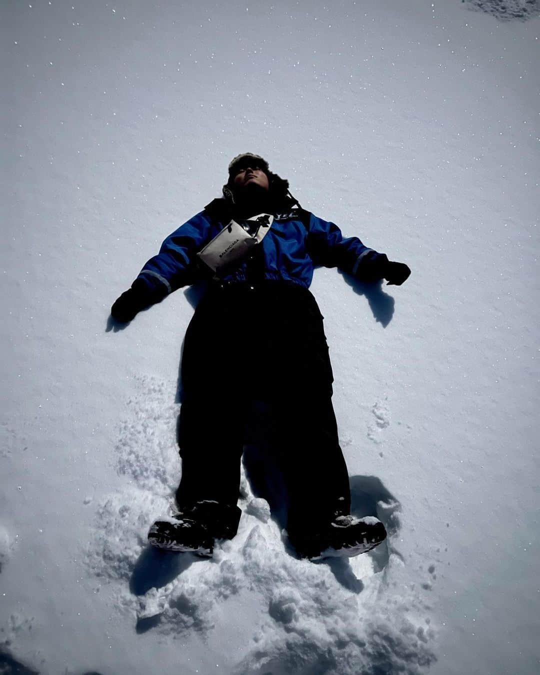 竹中雄大さんのインスタグラム写真 - (竹中雄大Instagram)「季節はもう春になるのに今真冬みたいな曲作ってる... (アーティストあるある)  北極行ったから次は南極に行きたい。」3月12日 20時42分 - yudai_vo